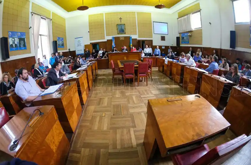 UCR: "Hay una sensación de que Arroyo no está bien asesorado"