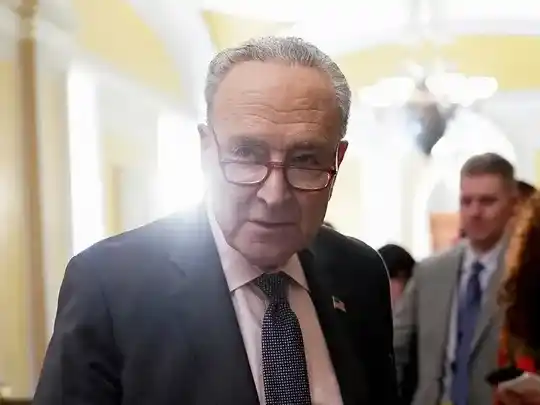 Senador demócrata acusa a Trump de "llevar a EE.UU. a una guerra exterior con Venezuela"