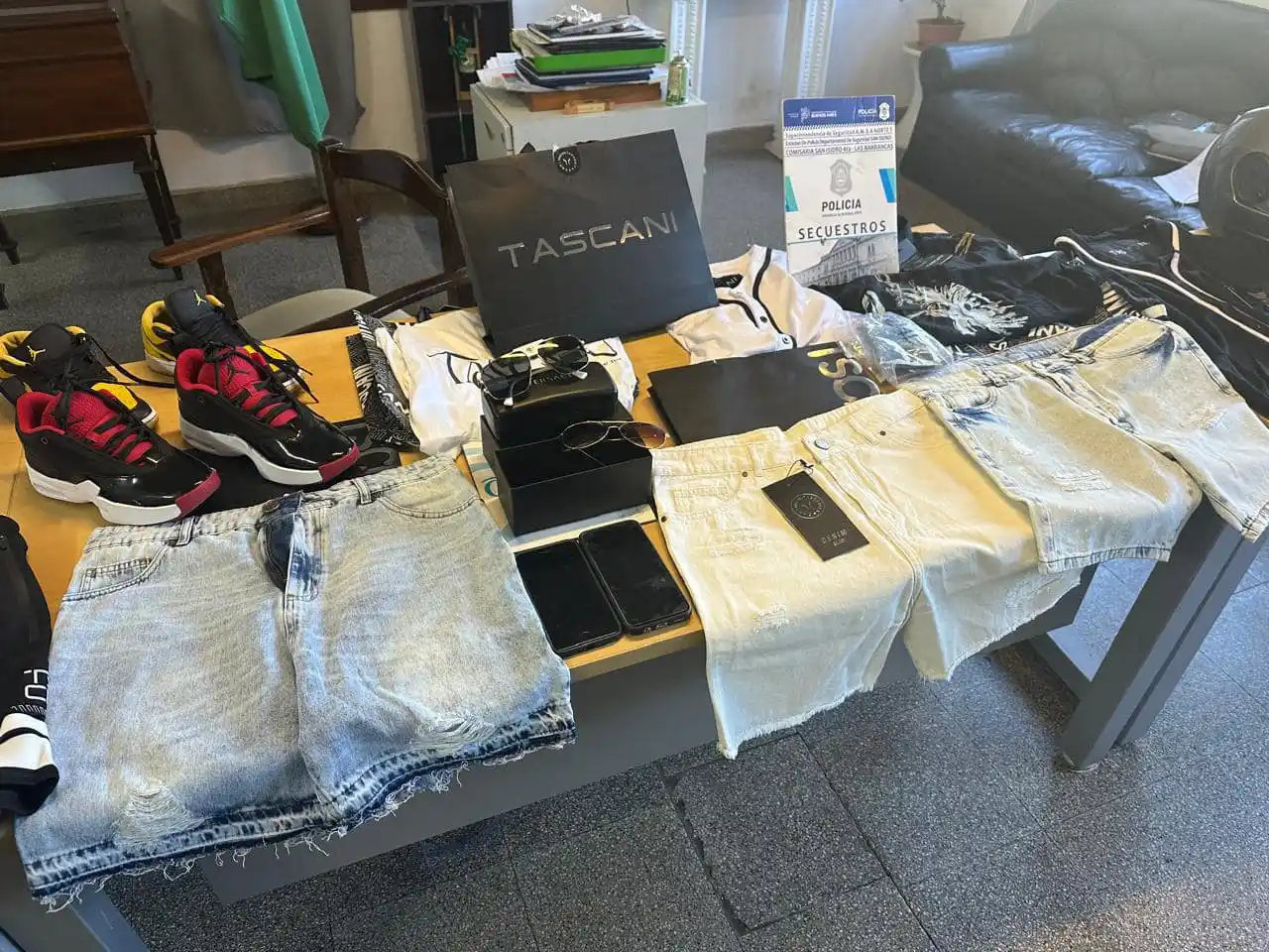 Parte de lo que incautaron a los delincuentes