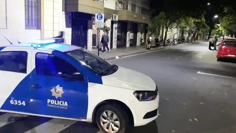 Los Monos: Balearon dos casas vinculadas al presidente del tribunal
