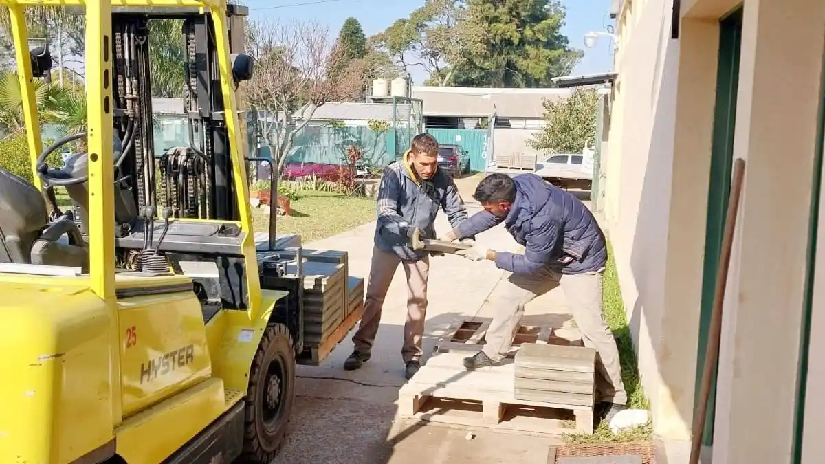 Entrega de materiales a la Parroquia San Pedro Apóstol