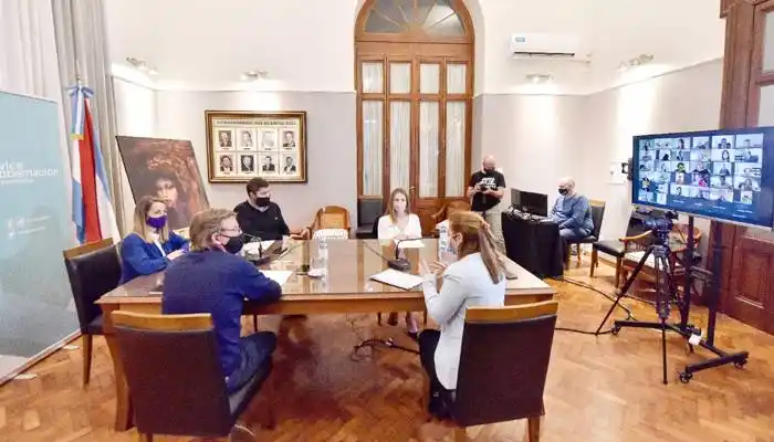 Con la presencia de Stratta y Bahillo, los jóvenes industriales comenzaron un Ciclo de Charlas