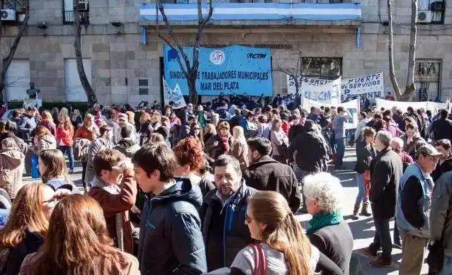 Mar del Plata: Los municipales están de paro y Arroyo avisó que les descontará el día