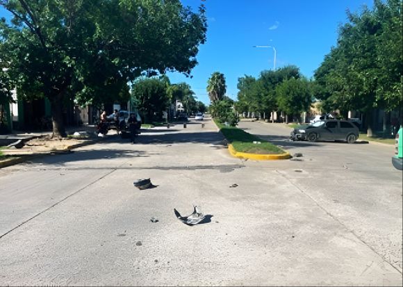 Joven motociclista hospitalizada tras accidente de tránsito