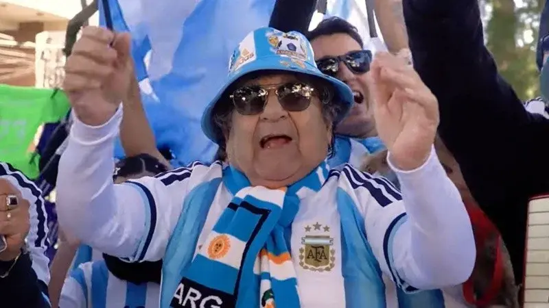 Cacho Deicas estrenó una cumbia mundialista para alentar a la Selección y homenajear a Messi