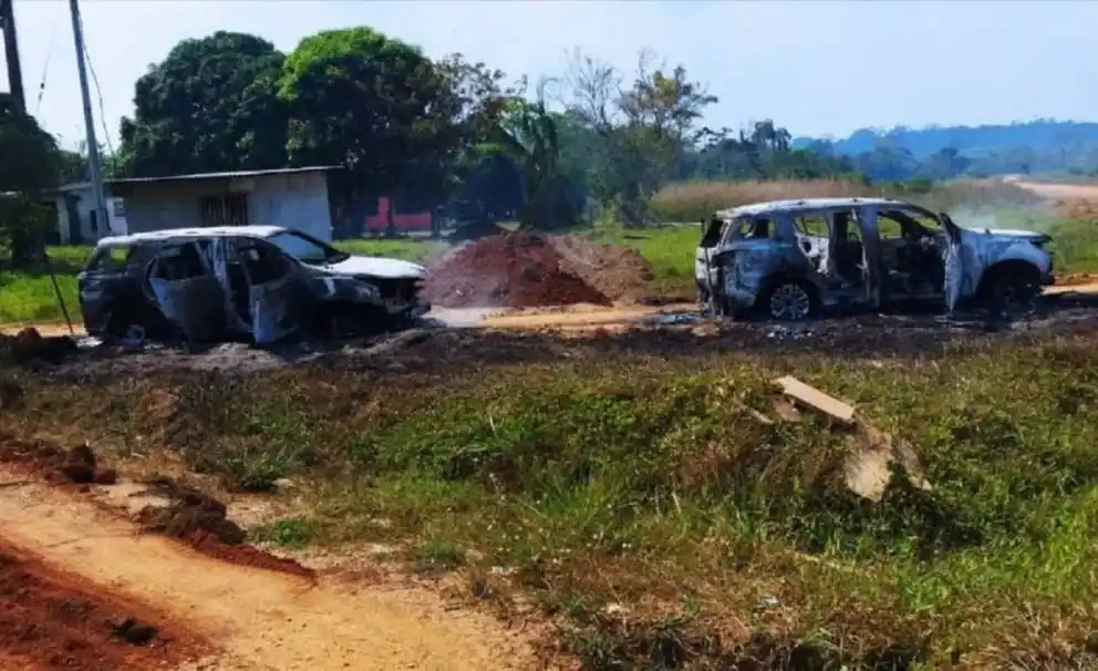 ¡ARDE COLOMBIA! Atacan delegación de la ONU, le quemaron dos vehículos