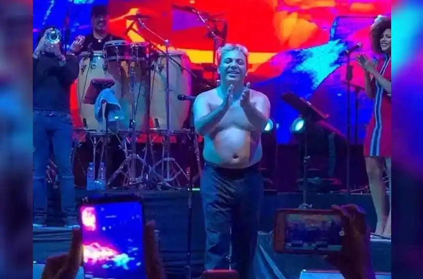 Cristian Castro se sacó la camisa en pleno show y se volvió viral