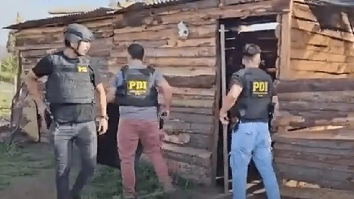 POLICÍA CHILENA libera a dos venezolanos secuestrados: otro  migrante pedía rescate por ellos