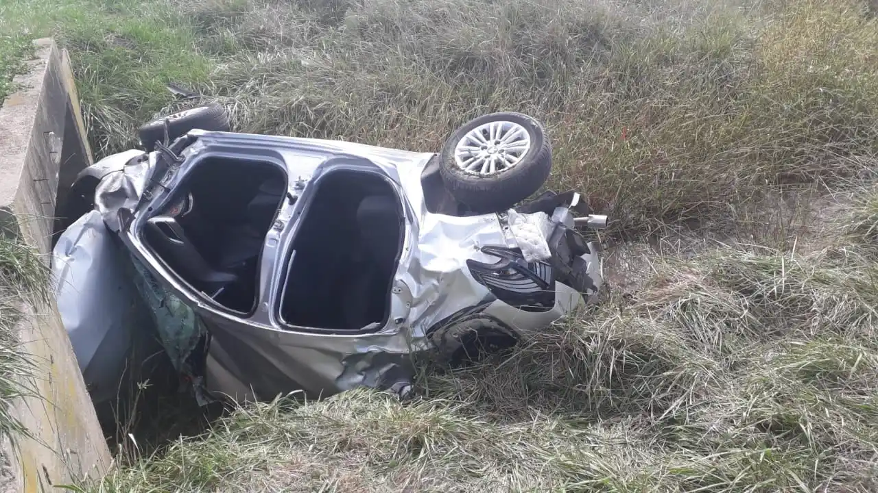 Volcó un auto en Ruta 41 a la altura de Navarro y tres personas de Baradero resultaron heridas