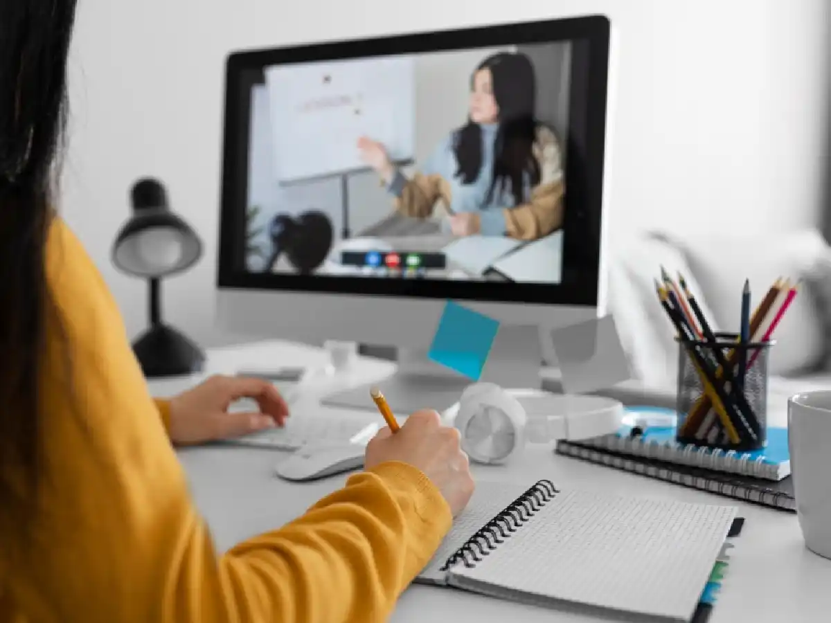 Continúan disponibles los cursos gratuitos del Centro de Idiomas Joven