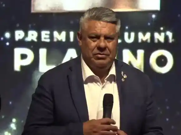 Tapia recibió el Alumni de Platino y lanzó fuertes definiciones en medio de la tensión con Verón y el Gobierno