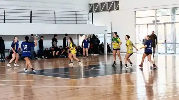 Más de 300 estudiantes participaron del Intercolegial de Handball