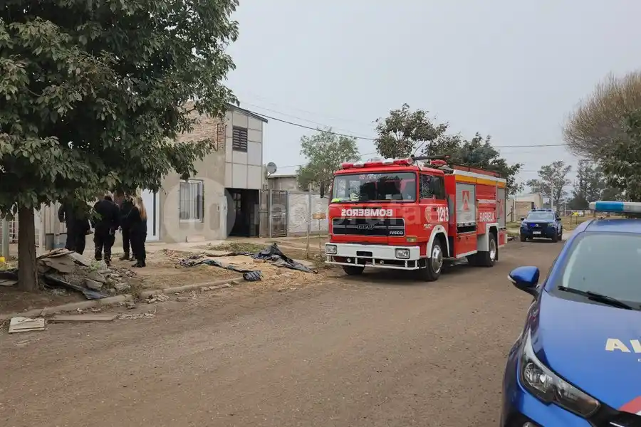 Un vecino rescató a tres niños de un incendio: los menores sufrieron heridas de gravedad