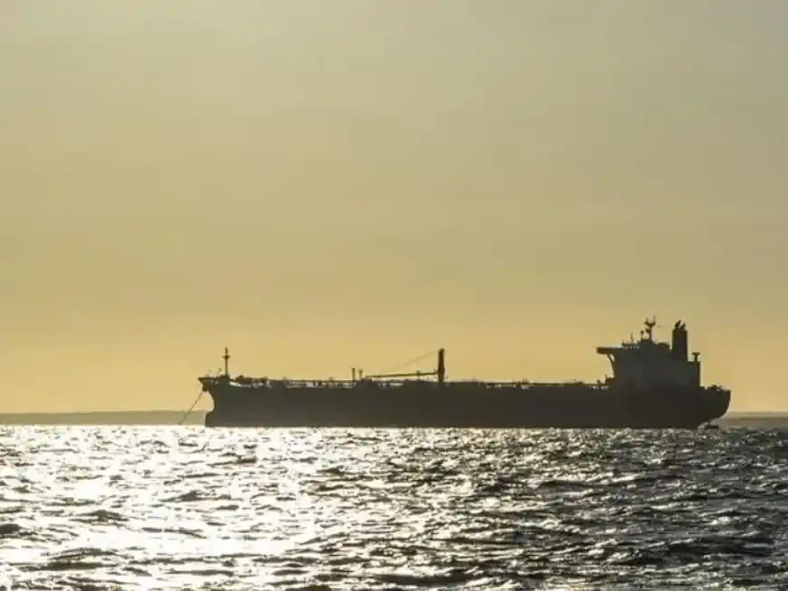 Estados Unidos persigue a un petrolero escoltado por un submarino ruso. Foto: Xinhua