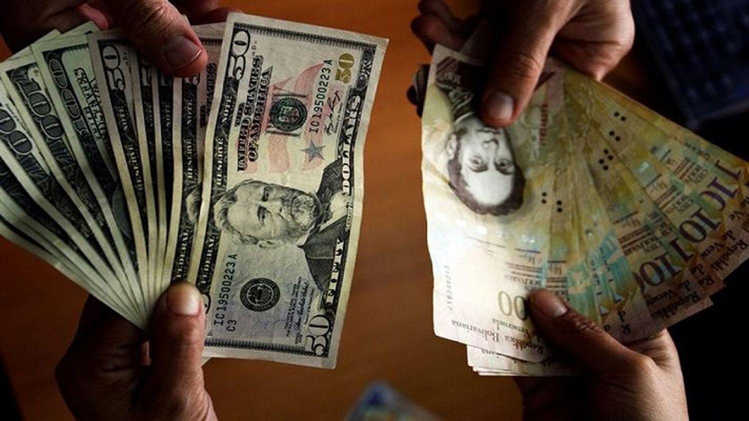 GRAVE: Venezuela cierra noviembre con 50% de devaluación
