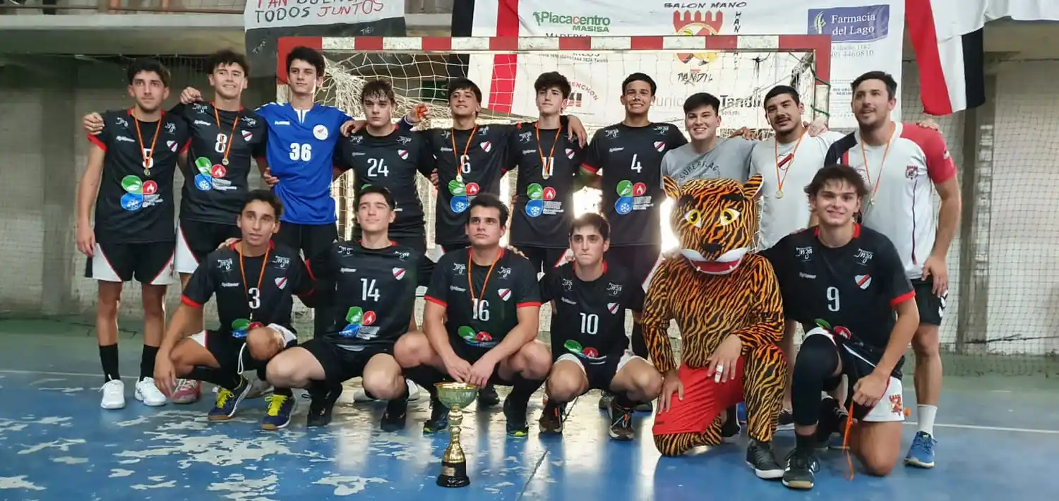 Los juveniles de Defensa Tandil tuvieron su consagración.