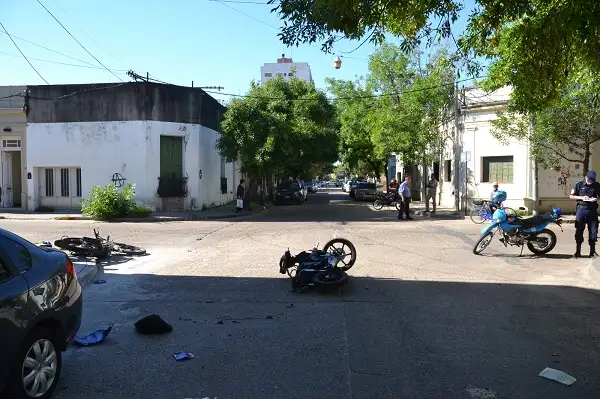 Atrapan a motochorros que en su huida chocaron a una pareja