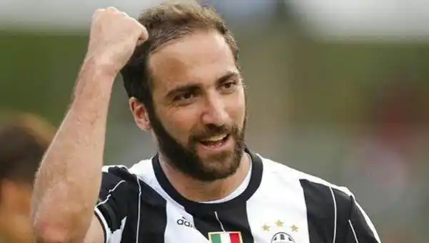 Juventus, con Higuaín de titular y Dybala de suplente, visita al Palermo