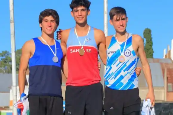 Mondino y un doblete en el Nacional