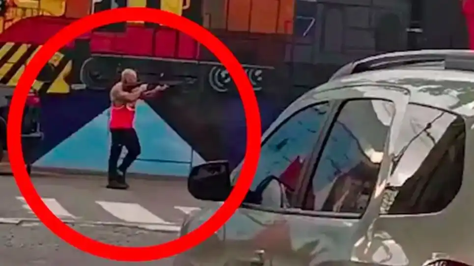 Lo perseguían por atropellar a una menor, pero se bajó y le disparó con una escopeta a la policía