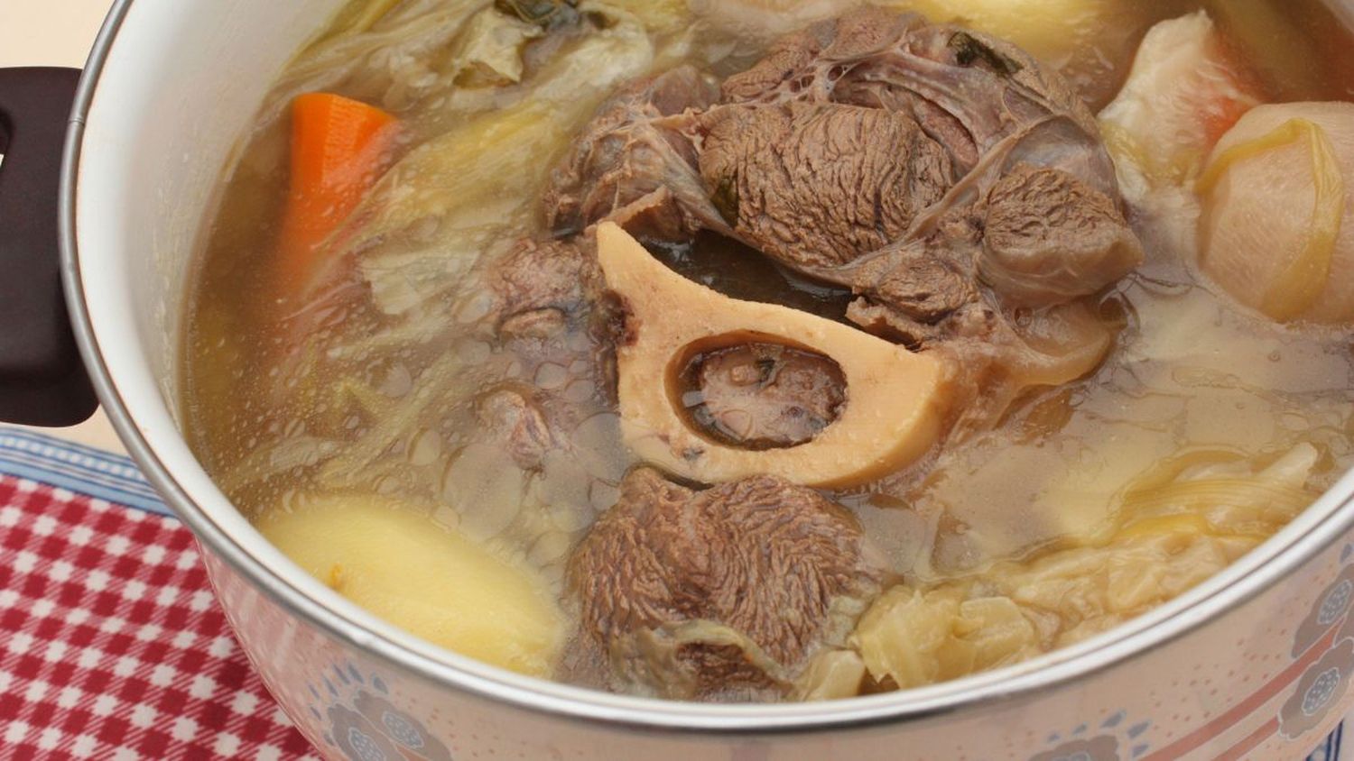FUENTE DE COLÁGENO Y NUTRIENTES: aprende a hacer caldo de huesos (+Video)