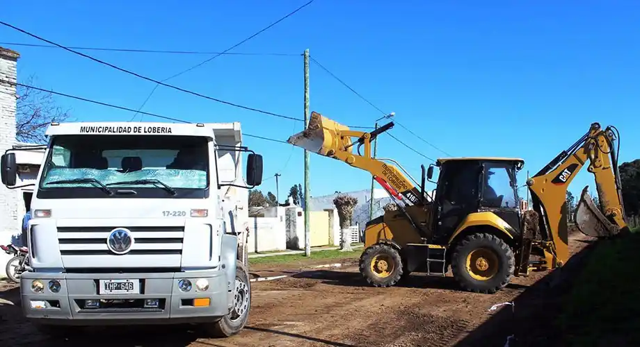Obra de cordón cuneta en la zona de la Escuela 7