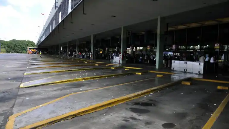Sorpresivo paro de micros de media y larga distancia en la Provincia