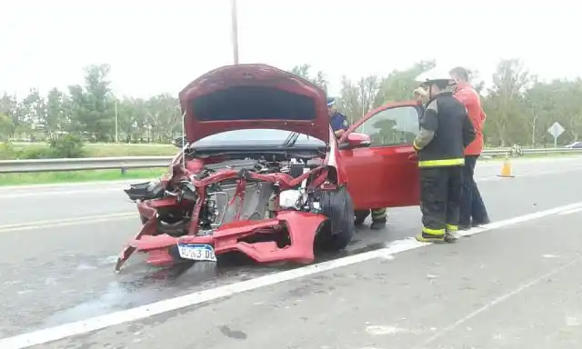 Chocó un auto en puente Pellegrini