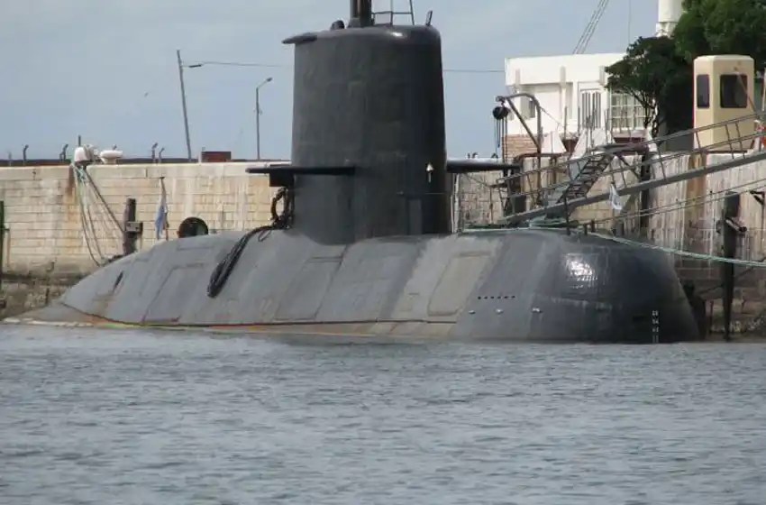 La explosión en el submarino habría sido "pequeña"