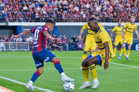 Boca y San Lorenzo se enfrentan en un clásico trascendental en busca de los playoffs 