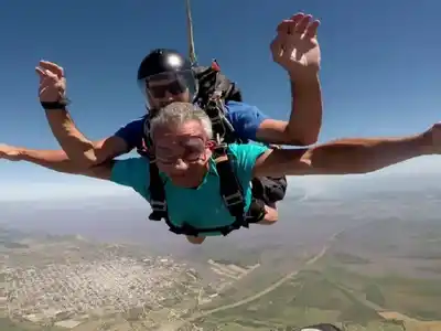 Fin de semana aeronáutico: el Aero Club anunció saltos en paracaídas y vuelos de bautismo