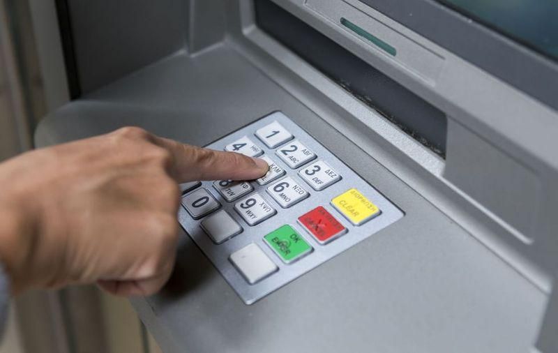 El Banco Central dispuso que los cajeros automáticos deben recargarse durante las fiestas.
