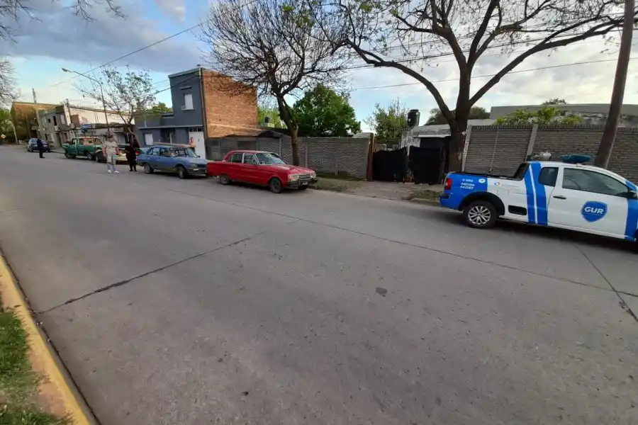 Accidente de tránsito en Barrio Italia: el conductor chocó una camioneta estacionada y dió positivo en alcoholemia
