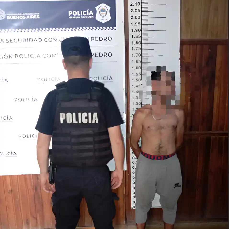 El hombre deberá regularizar su situación legal