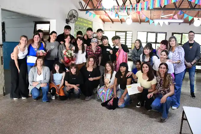 En los últimos meses 60 estudiantes locales recibieron el carnet de manipulación de alimentos