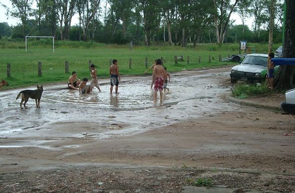 Barrio 348: Vecinos reclaman por dos calles intransitables