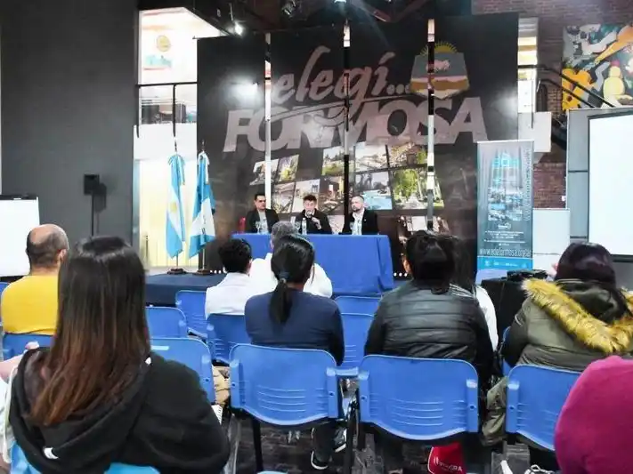 Capacitan a establecimientos hoteleros y gastronómicos