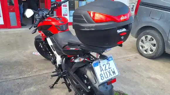 Atraparon a un adolescente de 15 años que quiso robar una moto en plena avenida Colón