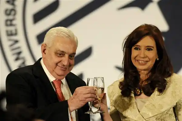 Cristina sigue con laringitis y postergan el acto en la Bolsa de Comercio