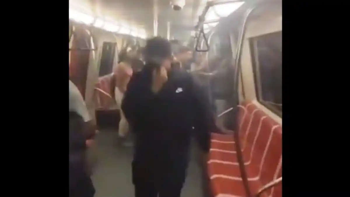 CAOS EN EL METRO DE CARACAS: tren con fallas forzó al desalojo y desespero de usuarios este 23Ene (VIDEO)