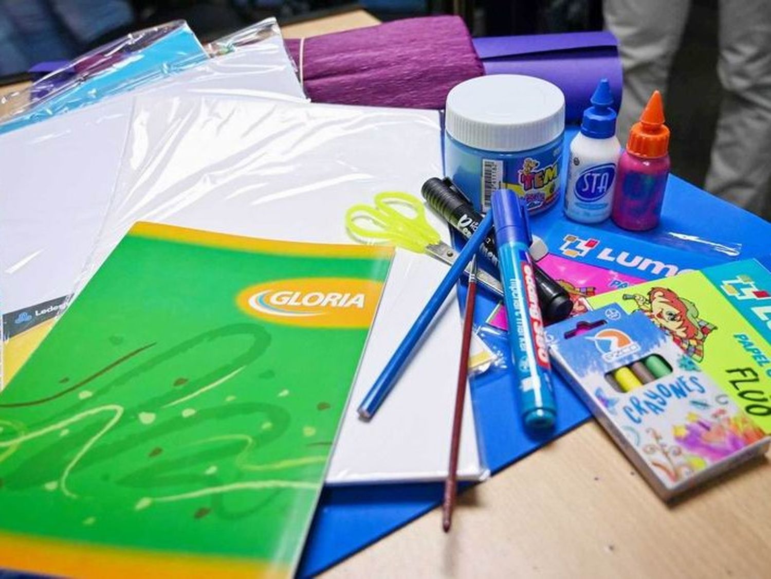 Trabajan en un nuevo acuerdo de precios de la canasta
escolar que abarcaría todos los niveles educativos