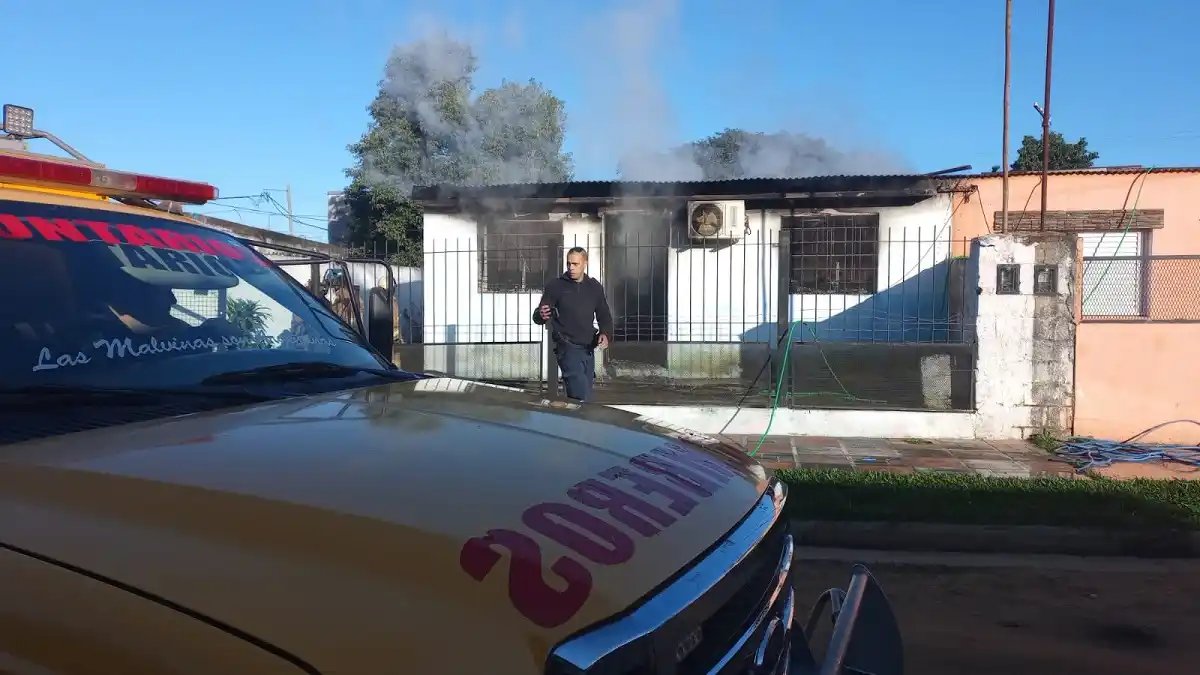 Bomberos Voluntarios intervino en el incendio de Vivienda