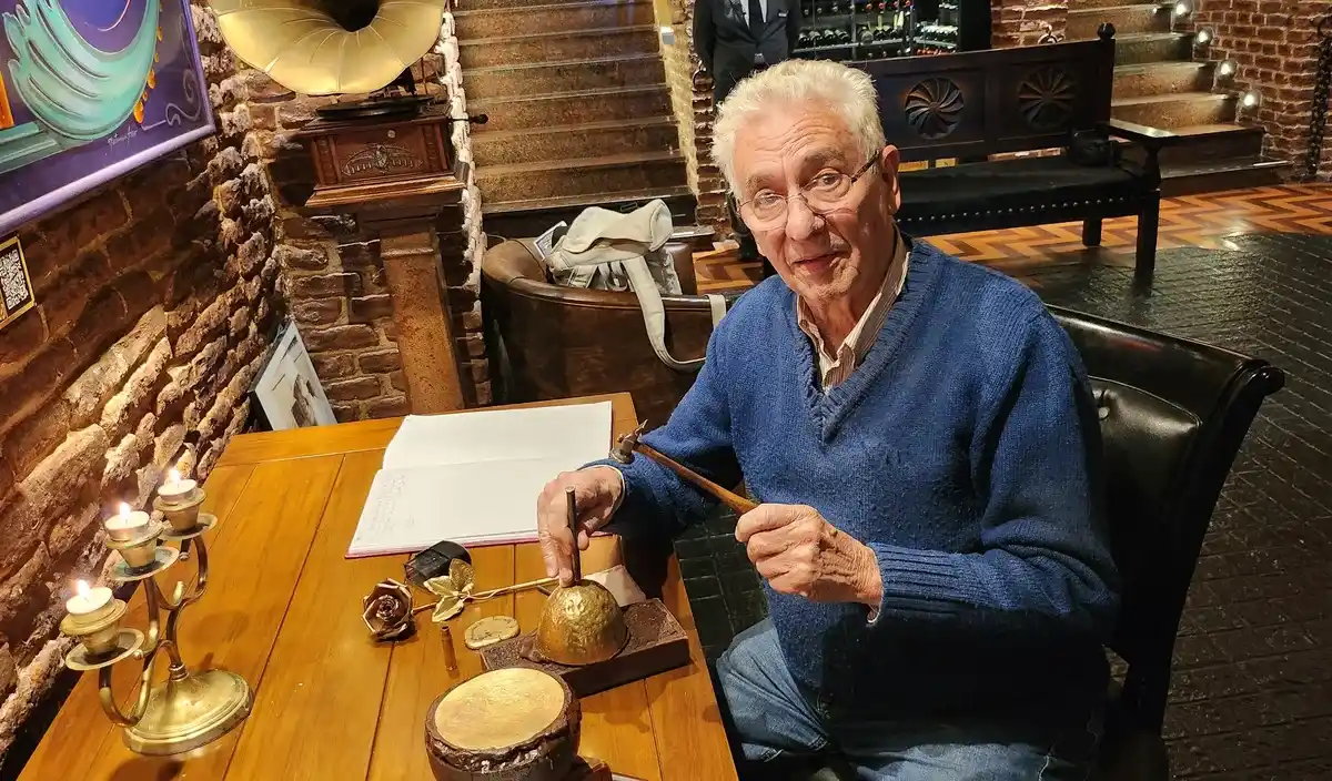 El orfebre Juan Carlos Pallarols estará nuevamente en la ciudad