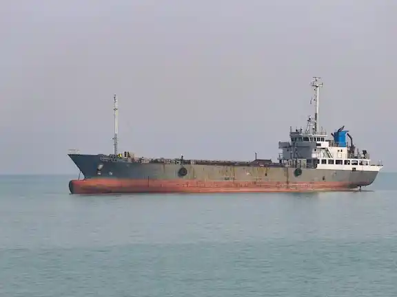 Estados Unidos interceptó un buque de carga iraní que intentaba evadir el bloqueo del estrecho de Ormuz