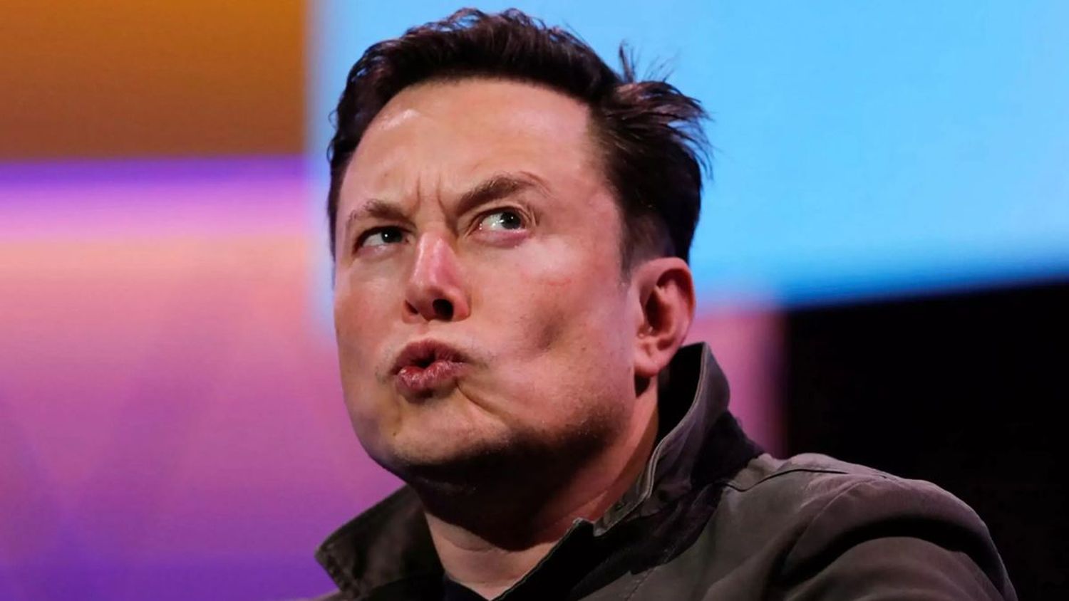 Ucranianos indignados con Elon Musk por lanzar una encuesta sobre la guerra en Twitter