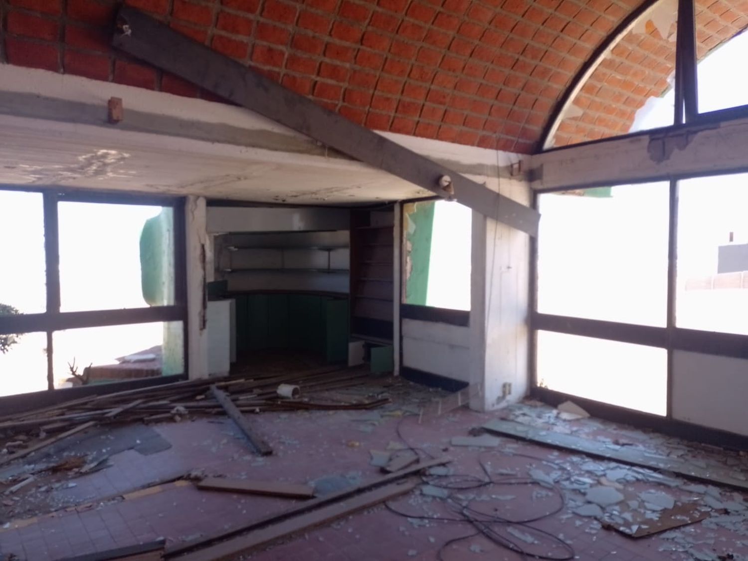 ACA ABANDONADO 2