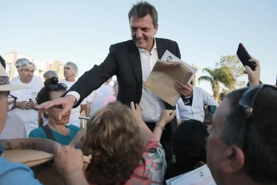 Massa junto a cooperativistas agroindustriales: "Es con el campo, nunca contra el campo"