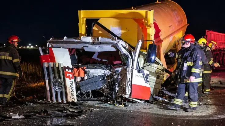 Dos camiones de una empresa bahiense chocaron en la Ruta 51