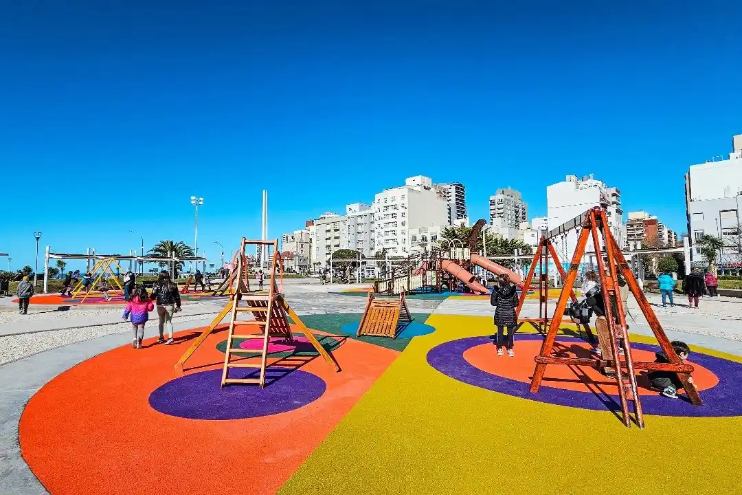 Plaza España fue uno de los espacios beneficiados con este programa de la municipalidad.