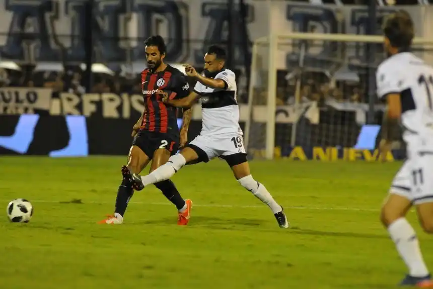 San Lorenzo se alejó del objetivo Superliga